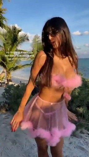 Mia khalifa Deleted Tiktok Video Sexy Brunette