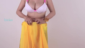 Hot Girls Wearing Sari & Showing Her Huge Boobs Cleavage