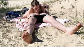 Nudist lovers dig fellatio at the outdoors beach