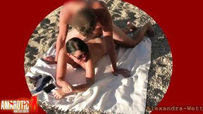 Alexandra-Wett: mass banged! on the hotel beach!