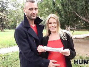 Kinky man took cash and let a stranger screw his preggo wife in front of him