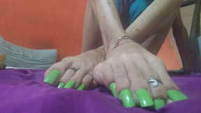 Green nails polish long nails toes alex4