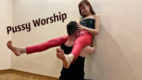 Goddess Kira Tries Extreme Positions For Pussy Worship