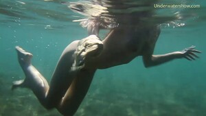 Kinky Underwatershow presents underwater Tenerife girls